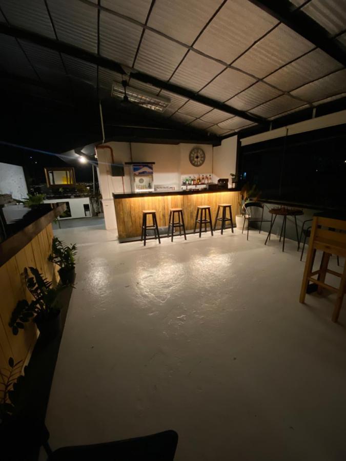 Lime Lite Manila Hostel Makati City Esterno foto
