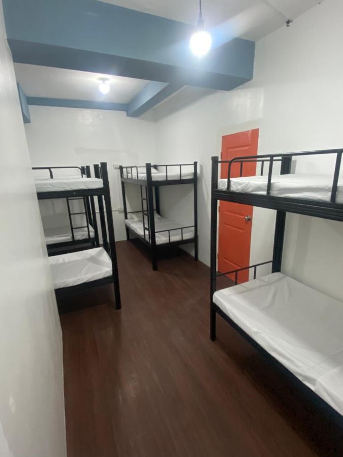 Lime Lite Manila Hostel Makati City Esterno foto