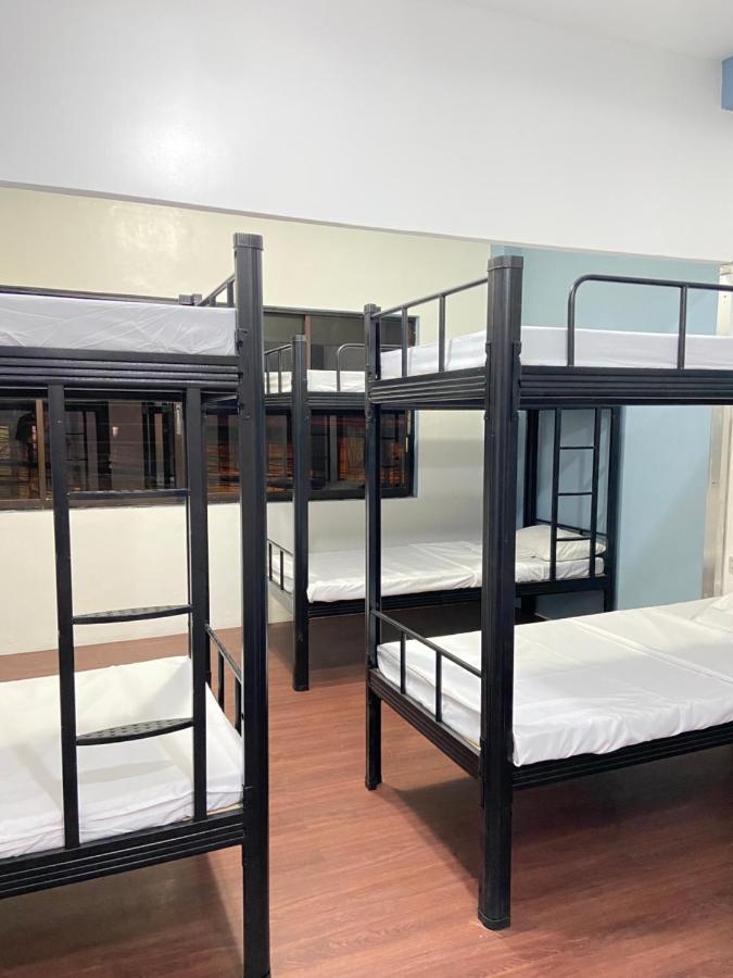 Lime Lite Manila Hostel Makati City Esterno foto