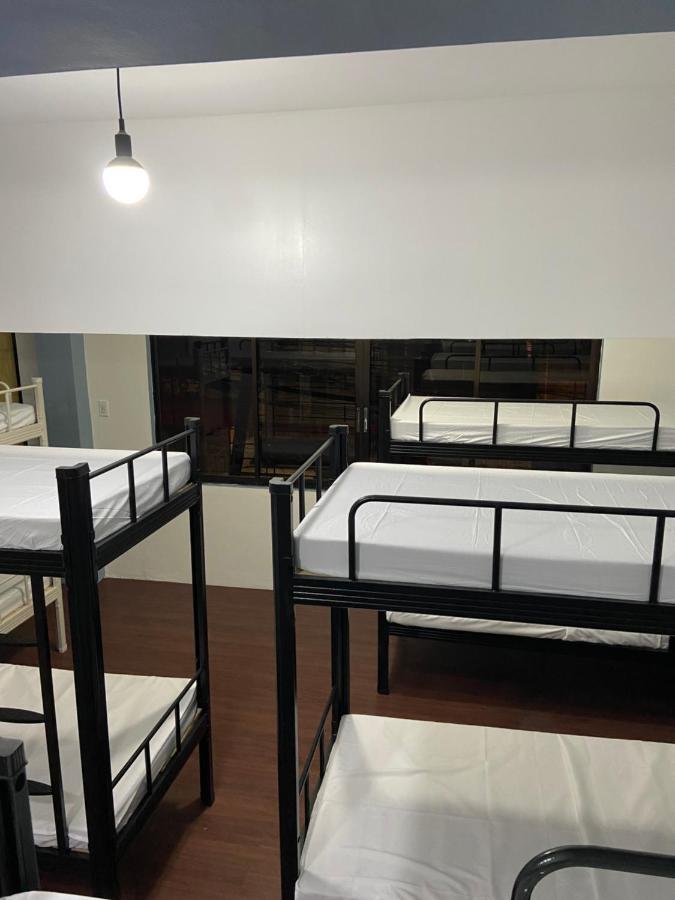 Lime Lite Manila Hostel Makati City Esterno foto